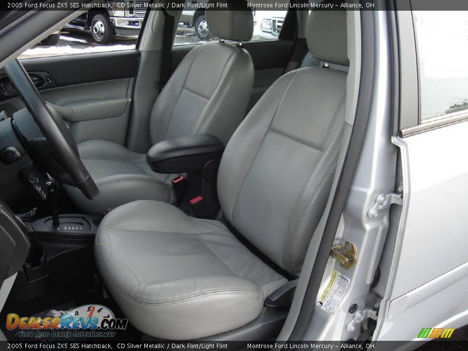 2005 Ford Focus ZX5 SES Hatchback CD Silver Metallic / Dark Flint/Light Flint Photo #12