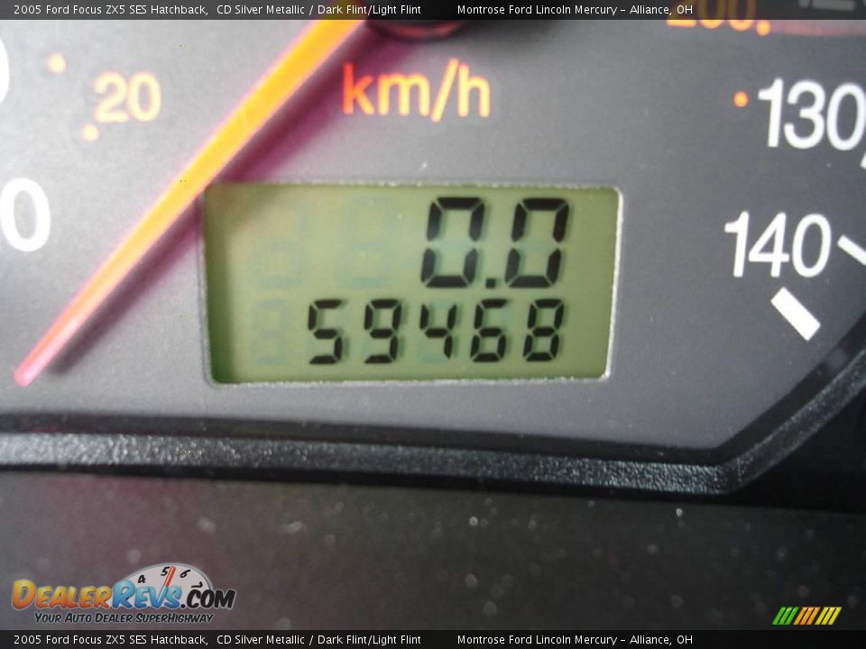 2005 Ford Focus ZX5 SES Hatchback CD Silver Metallic / Dark Flint/Light Flint Photo #25
