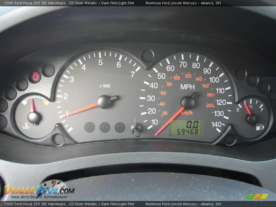 2005 Ford Focus ZX5 SES Hatchback CD Silver Metallic / Dark Flint/Light Flint Photo #26