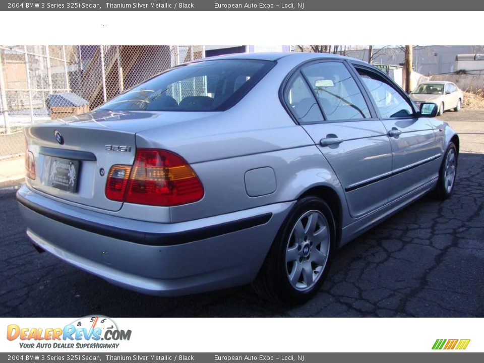 2004 BMW 3 Series 325i Sedan Titanium Silver Metallic / Black Photo #4