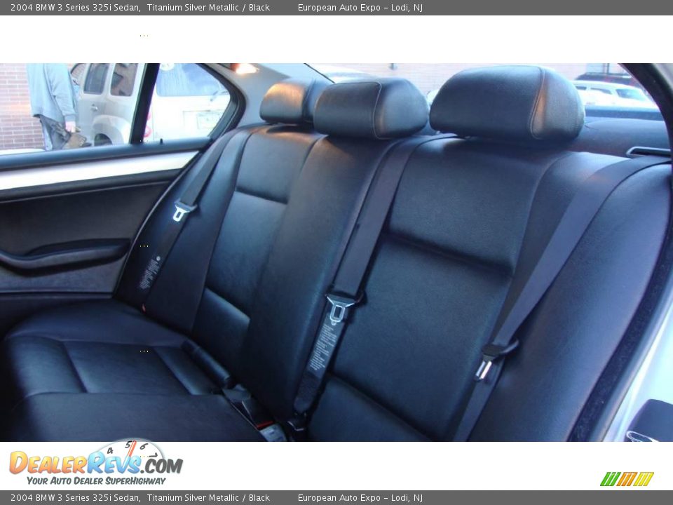 2004 BMW 3 Series 325i Sedan Titanium Silver Metallic / Black Photo #9