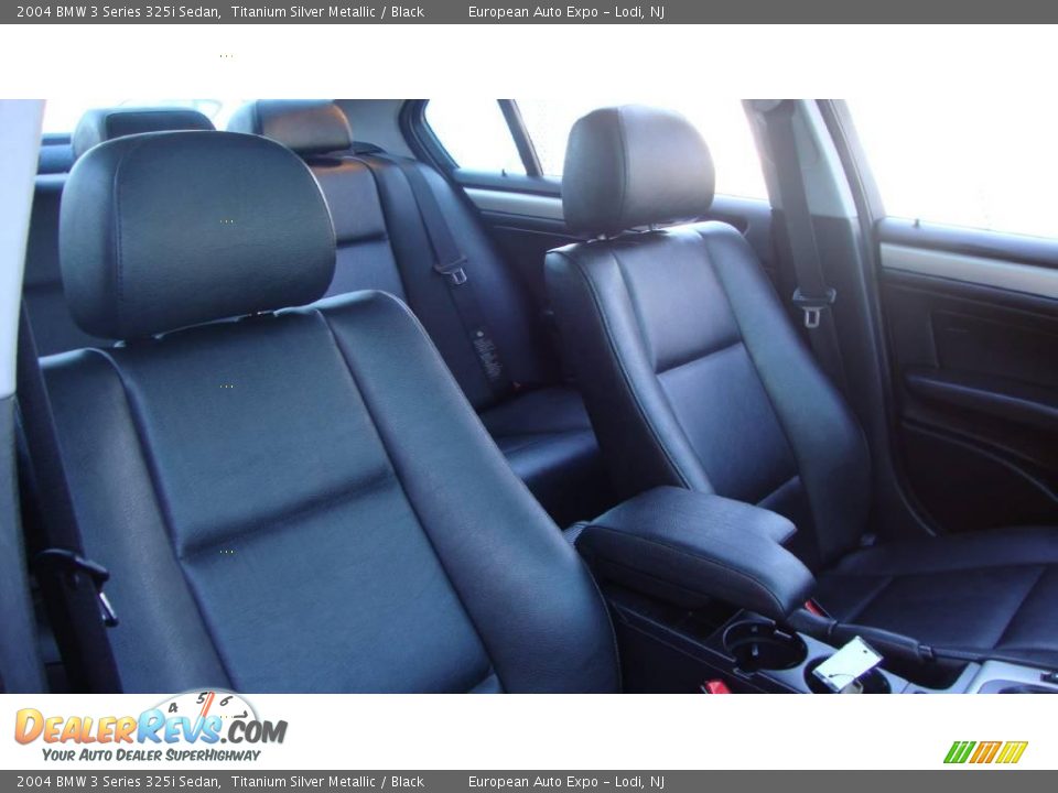 2004 BMW 3 Series 325i Sedan Titanium Silver Metallic / Black Photo #11