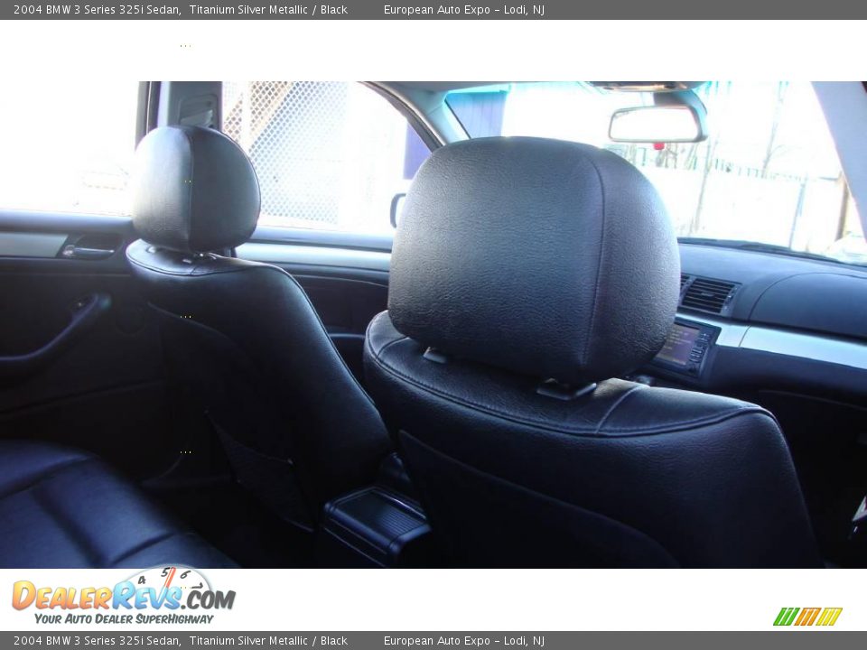 2004 BMW 3 Series 325i Sedan Titanium Silver Metallic / Black Photo #12