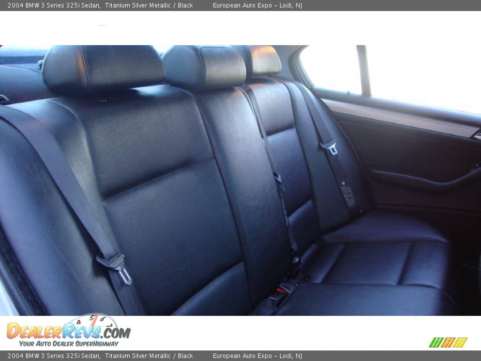 2004 BMW 3 Series 325i Sedan Titanium Silver Metallic / Black Photo #13