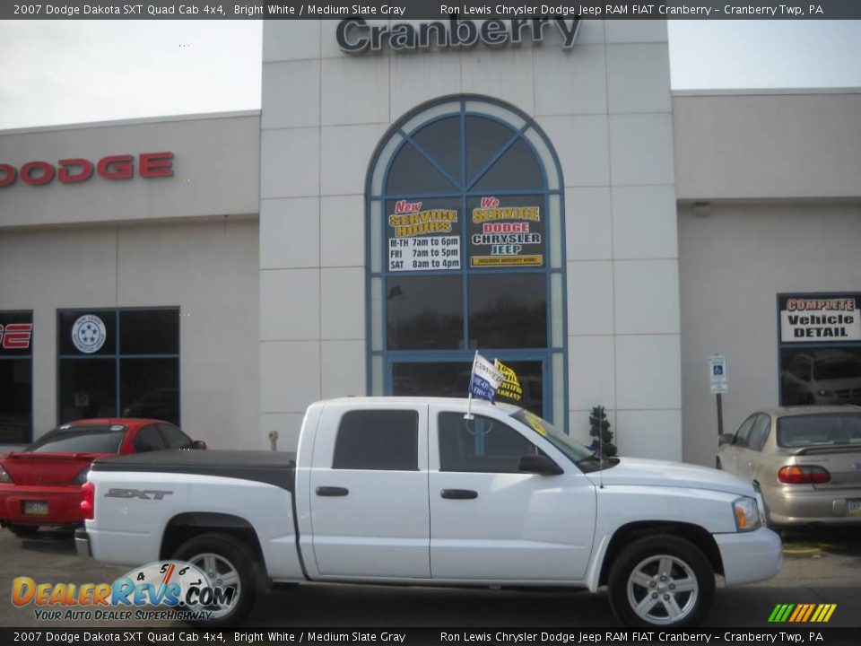 2007 Dodge Dakota SXT Quad Cab 4x4 Bright White / Medium Slate Gray Photo #1