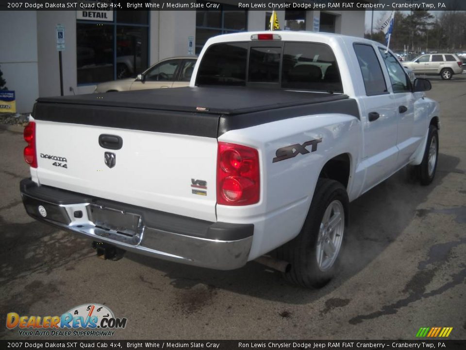 2007 Dodge Dakota SXT Quad Cab 4x4 Bright White / Medium Slate Gray Photo #2