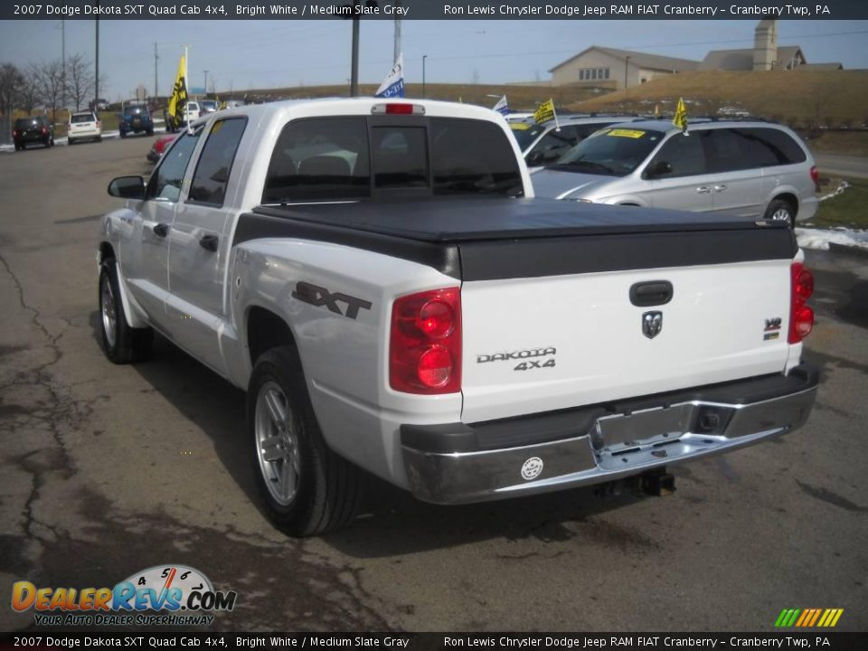 2007 Dodge Dakota SXT Quad Cab 4x4 Bright White / Medium Slate Gray Photo #4