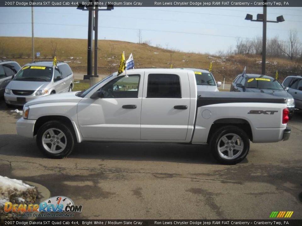 2007 Dodge Dakota SXT Quad Cab 4x4 Bright White / Medium Slate Gray Photo #5
