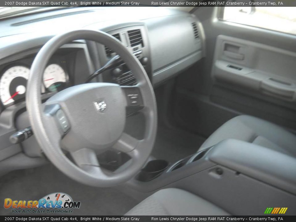 2007 Dodge Dakota SXT Quad Cab 4x4 Bright White / Medium Slate Gray Photo #7
