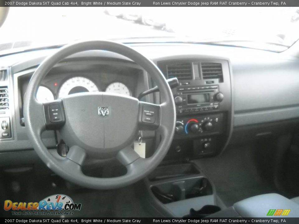 2007 Dodge Dakota SXT Quad Cab 4x4 Bright White / Medium Slate Gray Photo #11