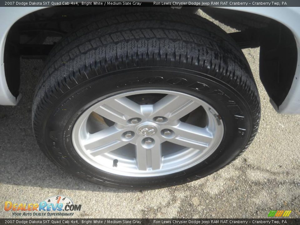 2007 Dodge Dakota SXT Quad Cab 4x4 Bright White / Medium Slate Gray Photo #13