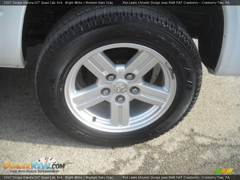2007 Dodge Dakota SXT Quad Cab 4x4 Bright White / Medium Slate Gray Photo #14
