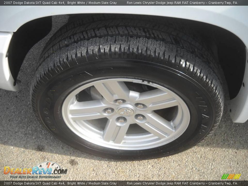 2007 Dodge Dakota SXT Quad Cab 4x4 Bright White / Medium Slate Gray Photo #16