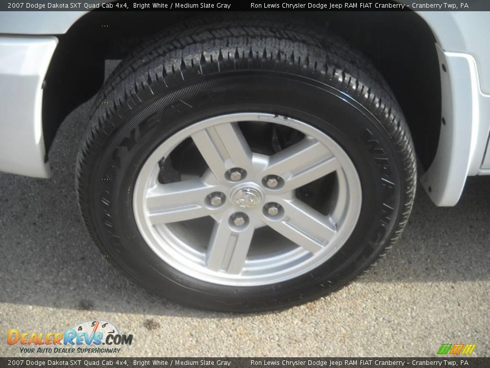 2007 Dodge Dakota SXT Quad Cab 4x4 Bright White / Medium Slate Gray Photo #17