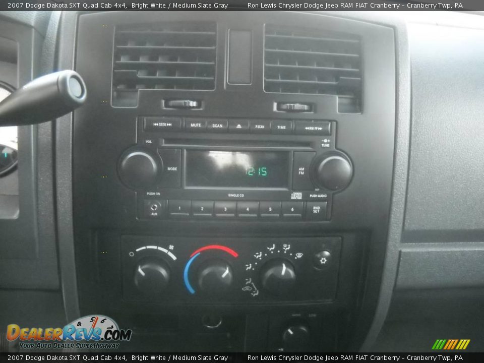 2007 Dodge Dakota SXT Quad Cab 4x4 Bright White / Medium Slate Gray Photo #22