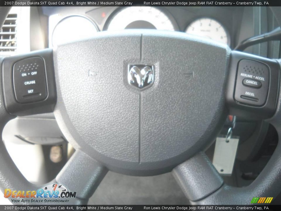 2007 Dodge Dakota SXT Quad Cab 4x4 Bright White / Medium Slate Gray Photo #24