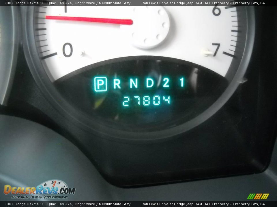 2007 Dodge Dakota SXT Quad Cab 4x4 Bright White / Medium Slate Gray Photo #25