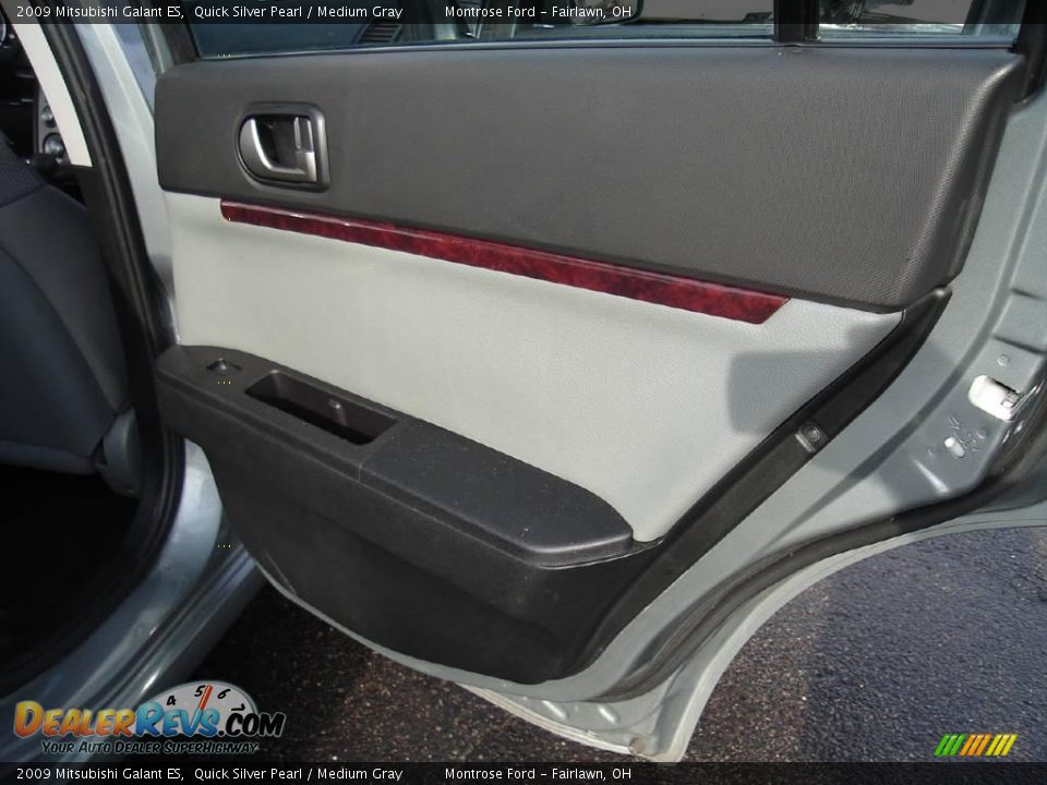 2009 Mitsubishi Galant ES Quick Silver Pearl / Medium Gray Photo #17