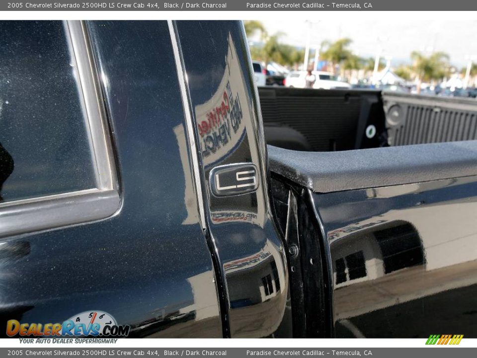 2005 Chevrolet Silverado 2500HD LS Crew Cab 4x4 Black / Dark Charcoal Photo #15