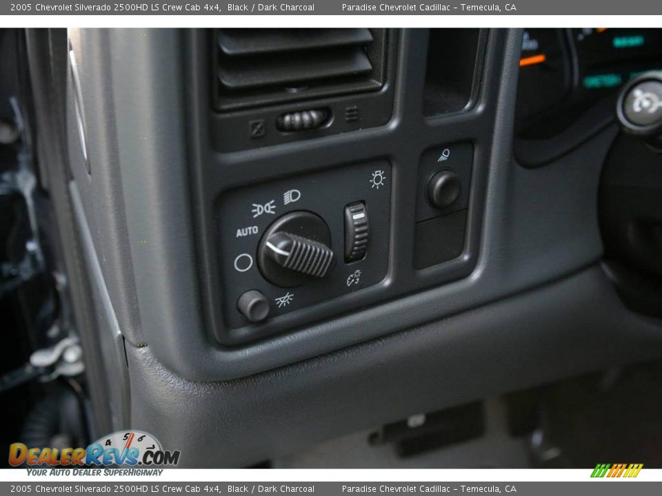 2005 Chevrolet Silverado 2500HD LS Crew Cab 4x4 Black / Dark Charcoal Photo #21