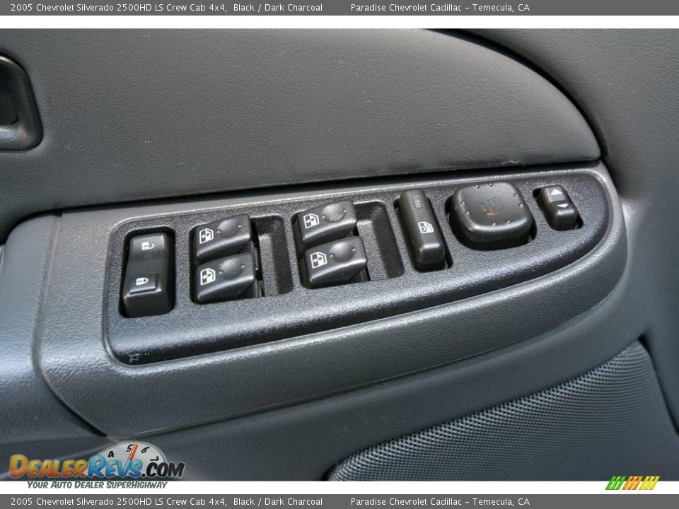 2005 Chevrolet Silverado 2500HD LS Crew Cab 4x4 Black / Dark Charcoal Photo #22