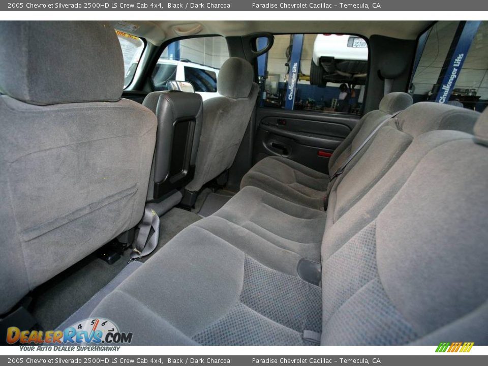 2005 Chevrolet Silverado 2500HD LS Crew Cab 4x4 Black / Dark Charcoal Photo #24