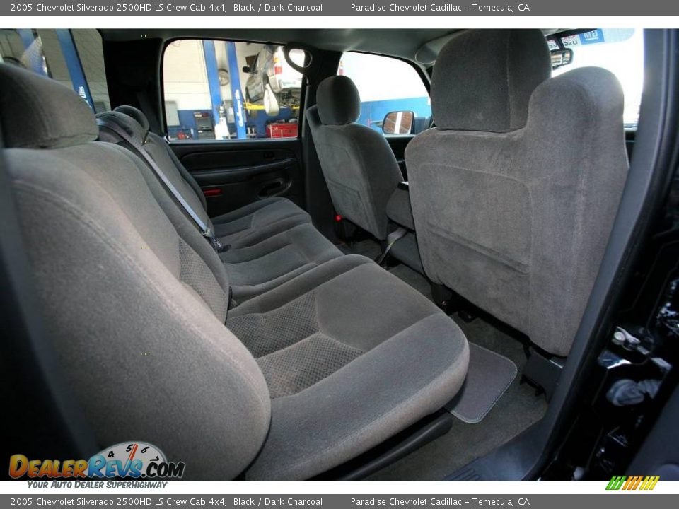 2005 Chevrolet Silverado 2500HD LS Crew Cab 4x4 Black / Dark Charcoal Photo #26