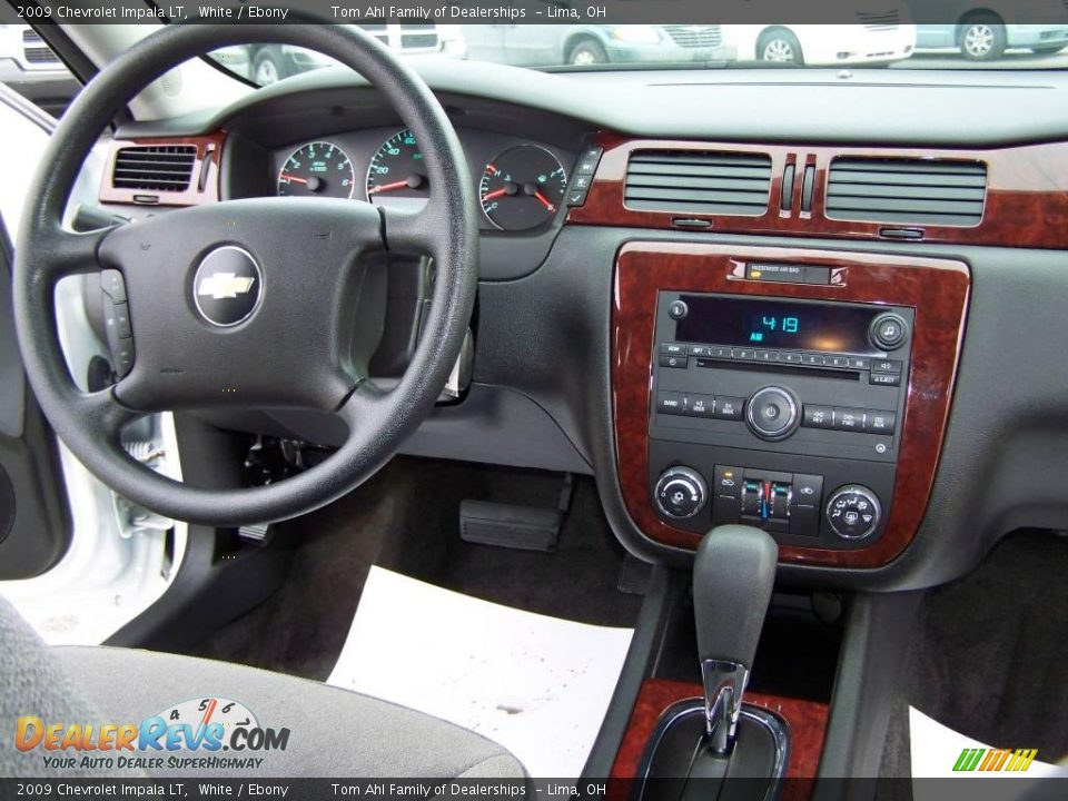 2009 Chevrolet Impala LT White / Ebony Photo #14