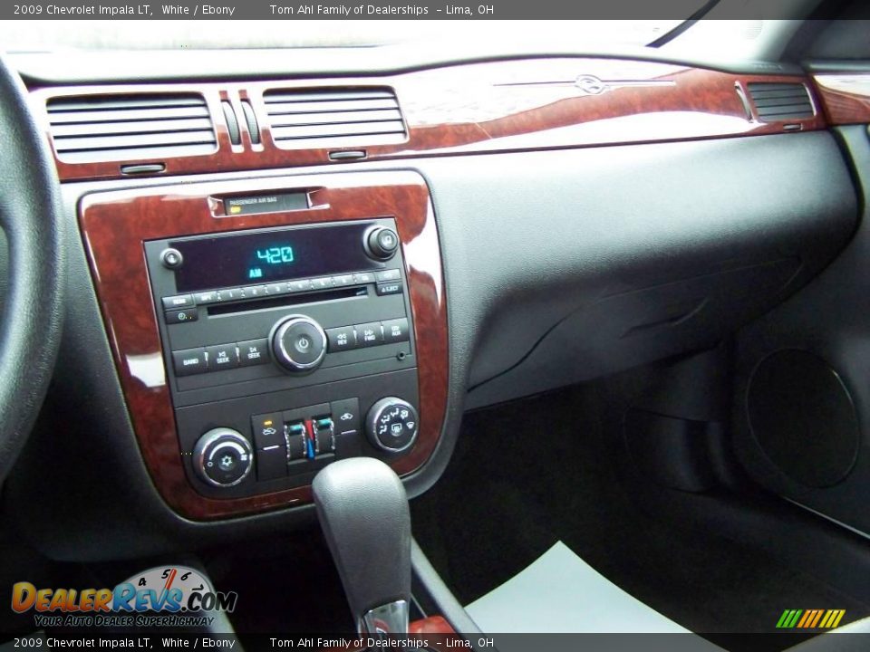 2009 Chevrolet Impala LT White / Ebony Photo #18