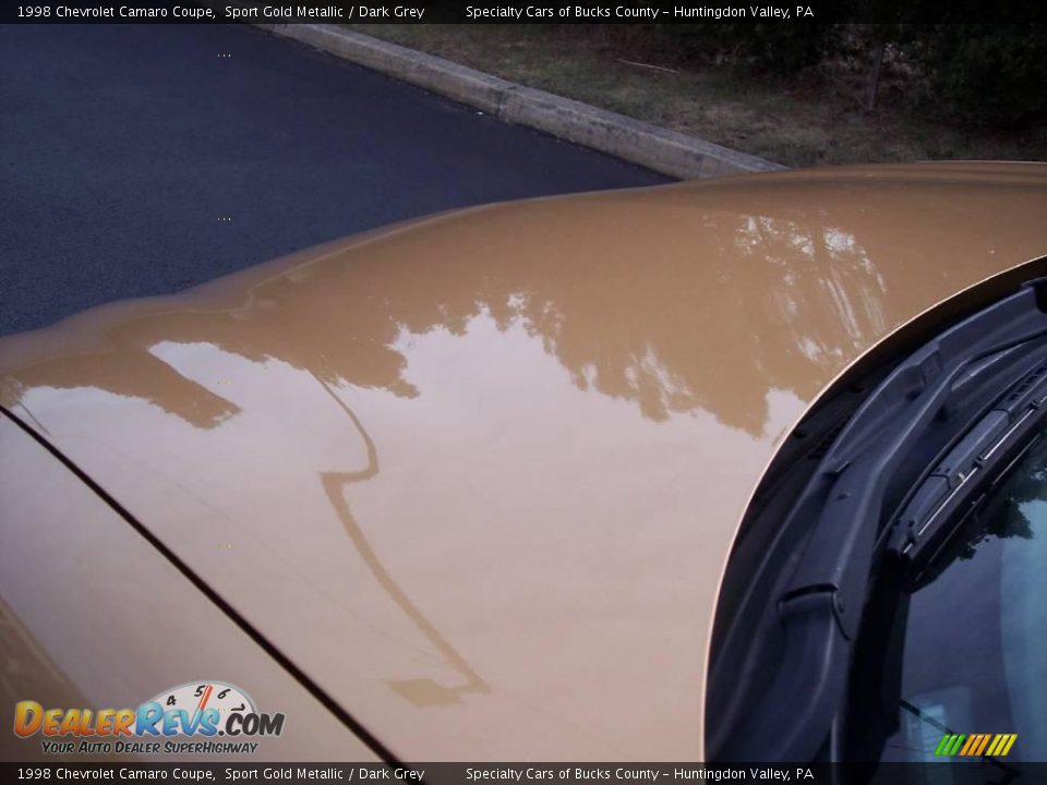 1998 Chevrolet Camaro Coupe Sport Gold Metallic / Dark Grey Photo #16