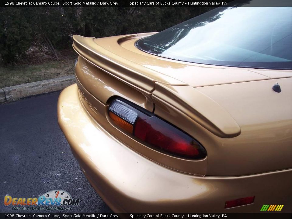 1998 Chevrolet Camaro Coupe Sport Gold Metallic / Dark Grey Photo #27