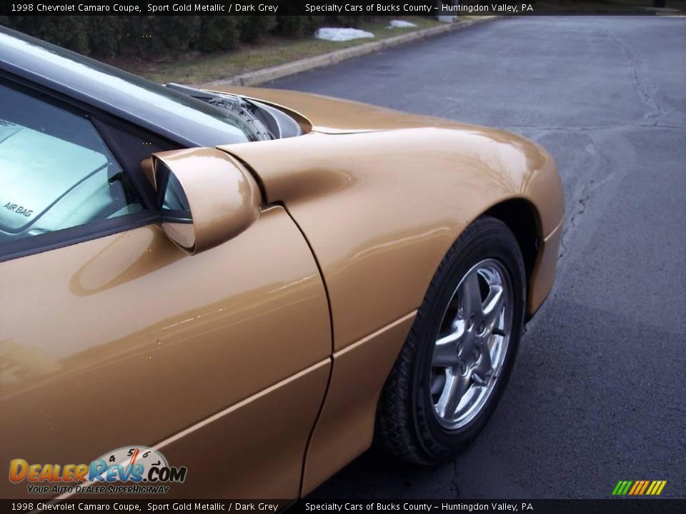 1998 Chevrolet Camaro Coupe Sport Gold Metallic / Dark Grey Photo #28
