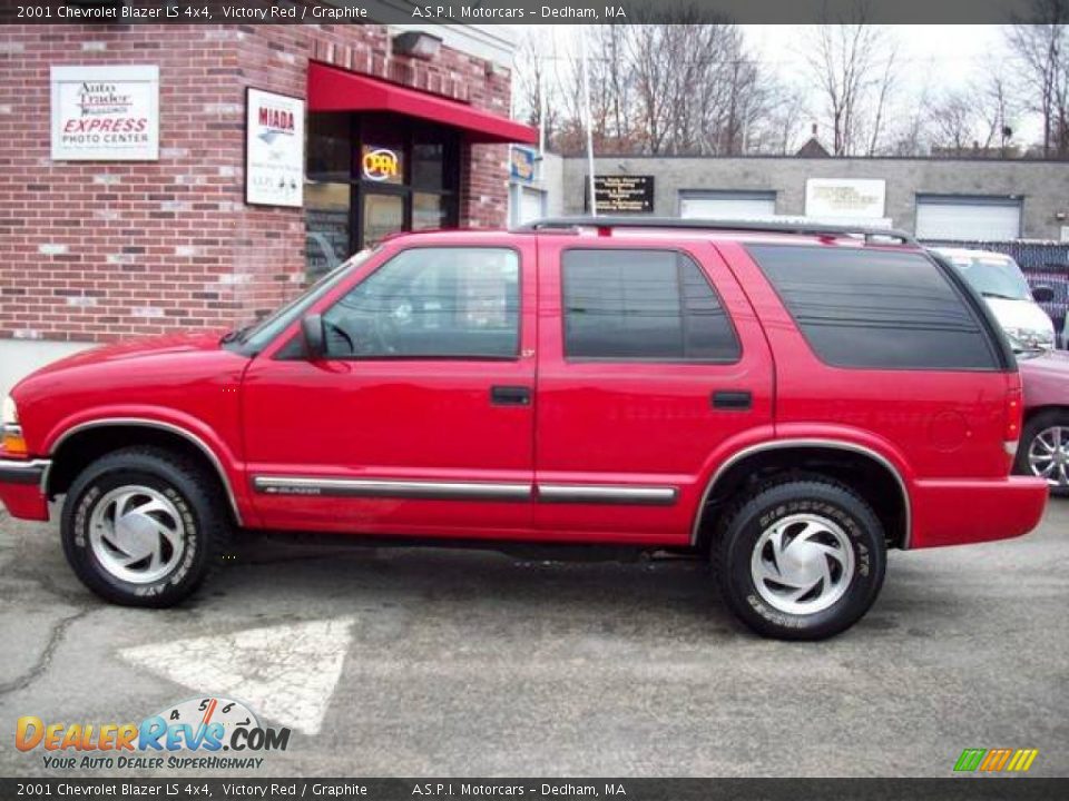 2001 Chevrolet Blazer LS 4x4 Victory Red / Graphite Photo #2