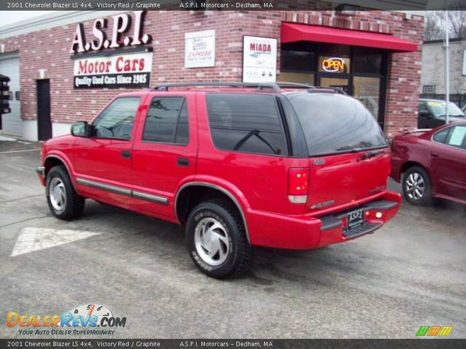 2001 Chevrolet Blazer LS 4x4 Victory Red / Graphite Photo #3