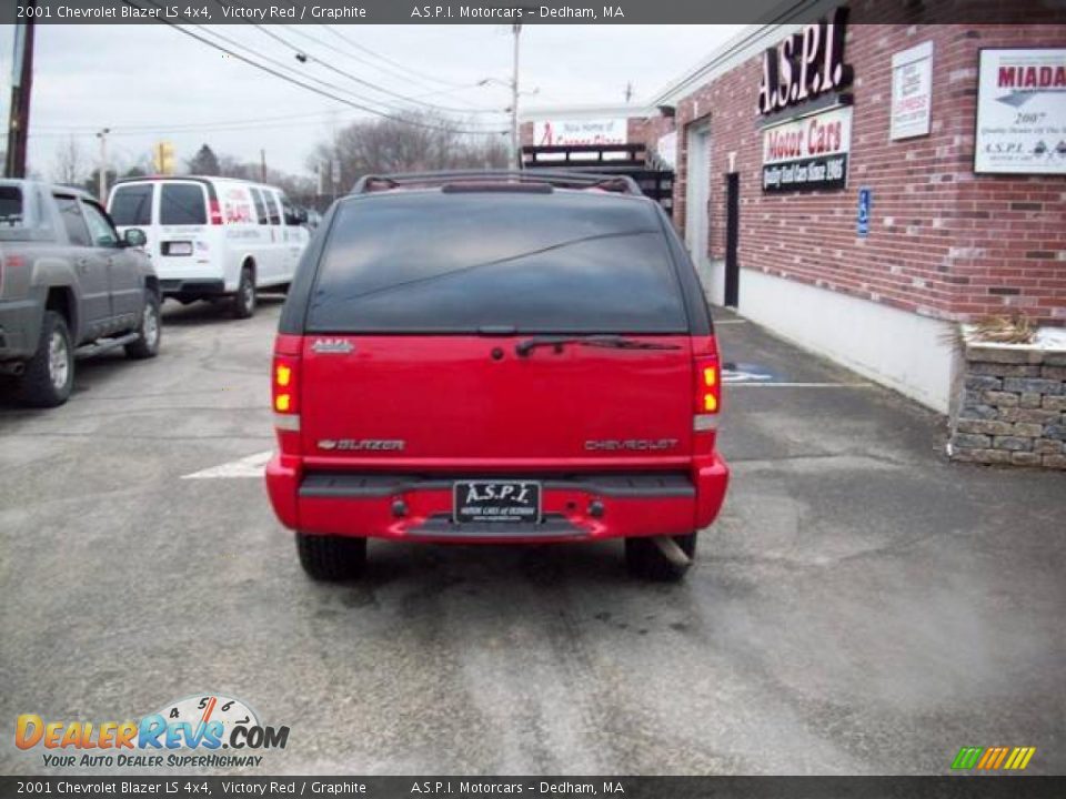 2001 Chevrolet Blazer LS 4x4 Victory Red / Graphite Photo #4