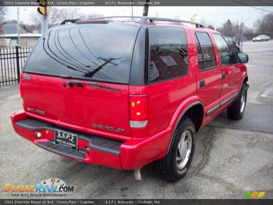 2001 Chevrolet Blazer LS 4x4 Victory Red / Graphite Photo #5