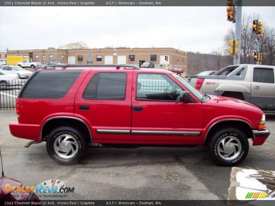 2001 Chevrolet Blazer LS 4x4 Victory Red / Graphite Photo #6