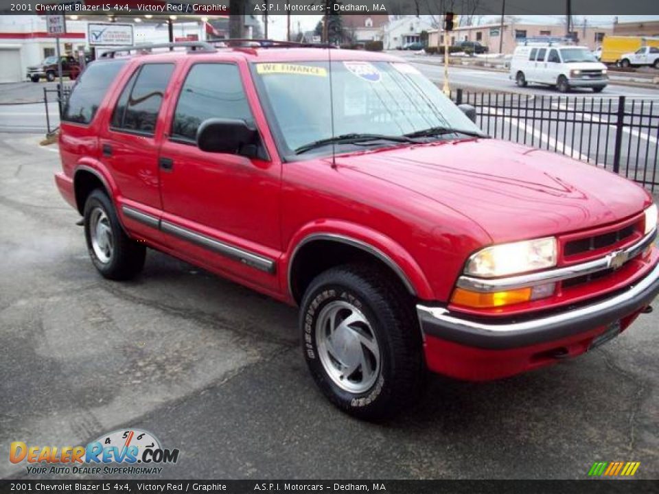2001 Chevrolet Blazer LS 4x4 Victory Red / Graphite Photo #7