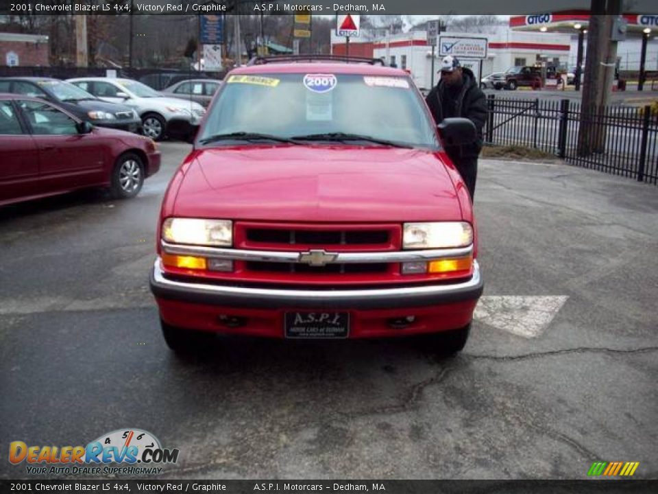 2001 Chevrolet Blazer LS 4x4 Victory Red / Graphite Photo #8