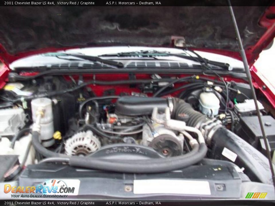 2001 Chevrolet Blazer LS 4x4 Victory Red / Graphite Photo #9