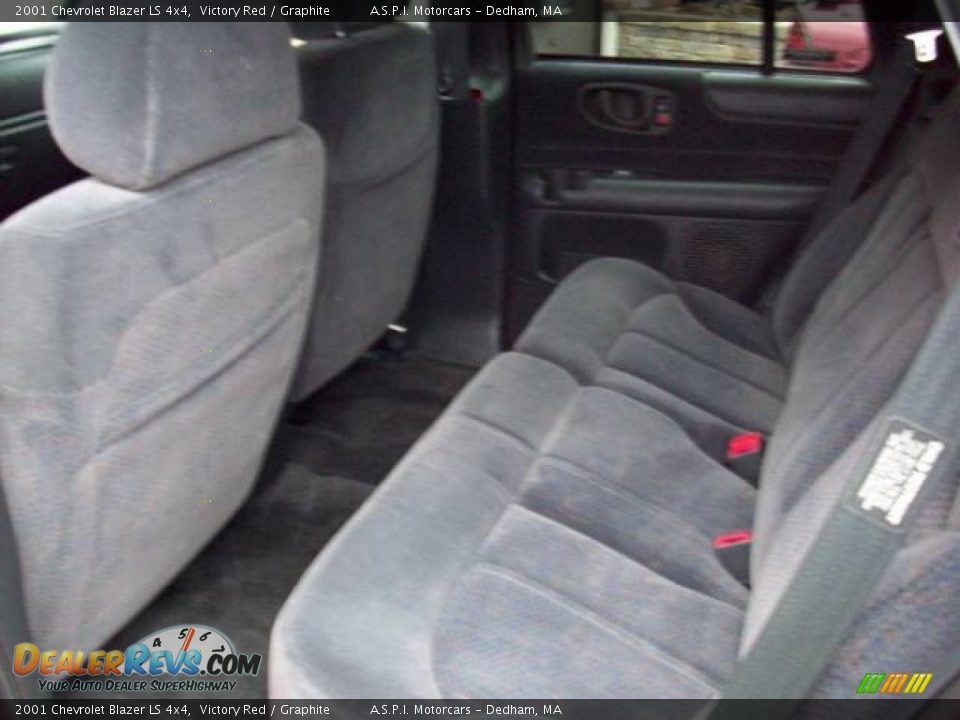 2001 Chevrolet Blazer LS 4x4 Victory Red / Graphite Photo #12