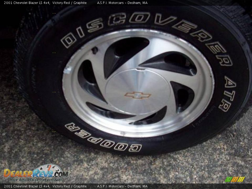 2001 Chevrolet Blazer LS 4x4 Victory Red / Graphite Photo #13