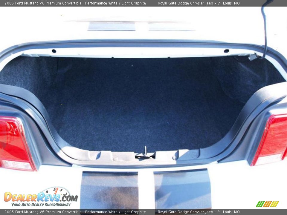 2005 Ford Mustang V6 Premium Convertible Performance White / Light Graphite Photo #5