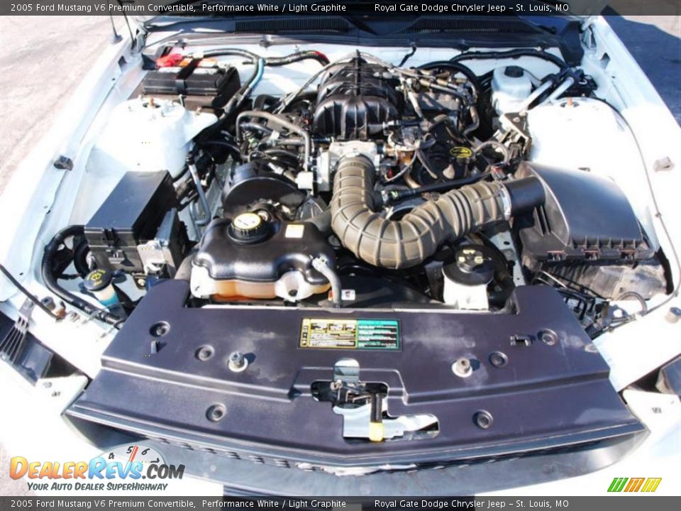 2005 Ford Mustang V6 Premium Convertible Performance White / Light Graphite Photo #7