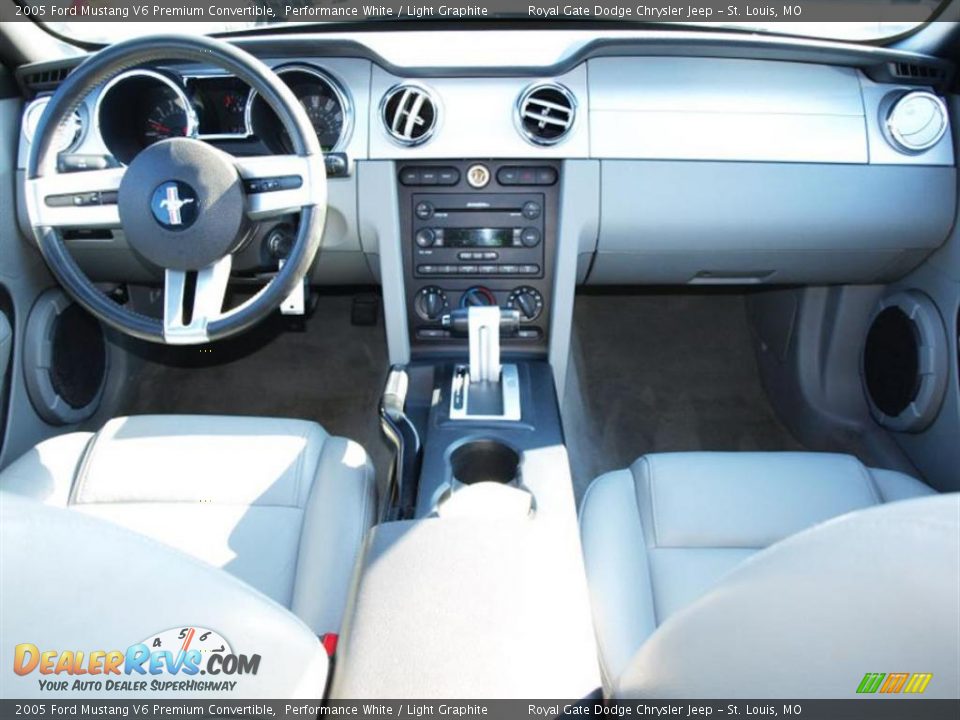 2005 Ford Mustang V6 Premium Convertible Performance White / Light Graphite Photo #10