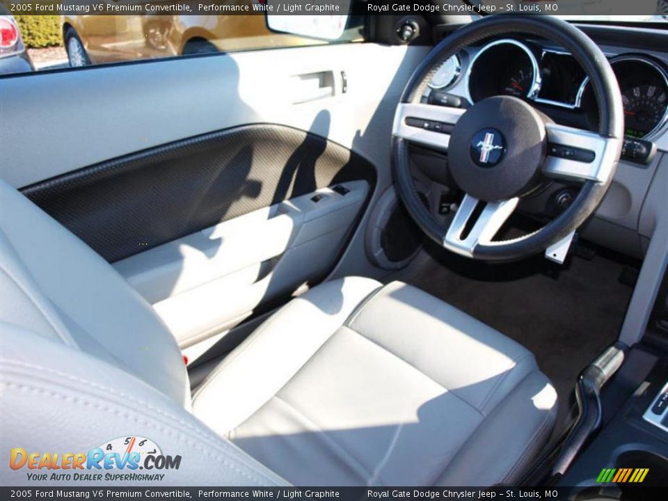2005 Ford Mustang V6 Premium Convertible Performance White / Light Graphite Photo #11