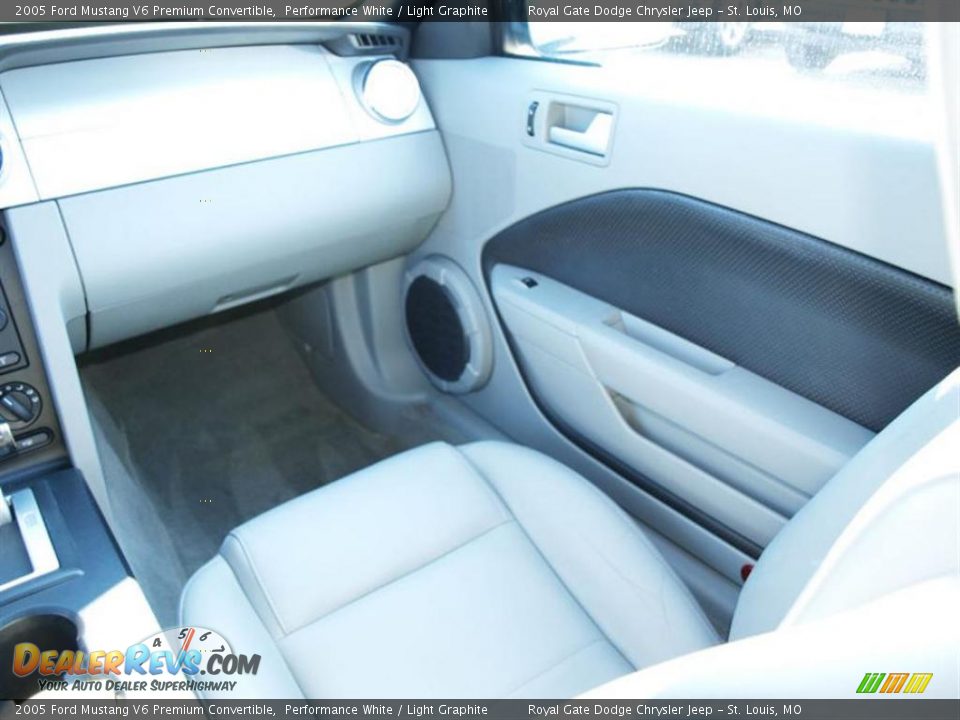 2005 Ford Mustang V6 Premium Convertible Performance White / Light Graphite Photo #13