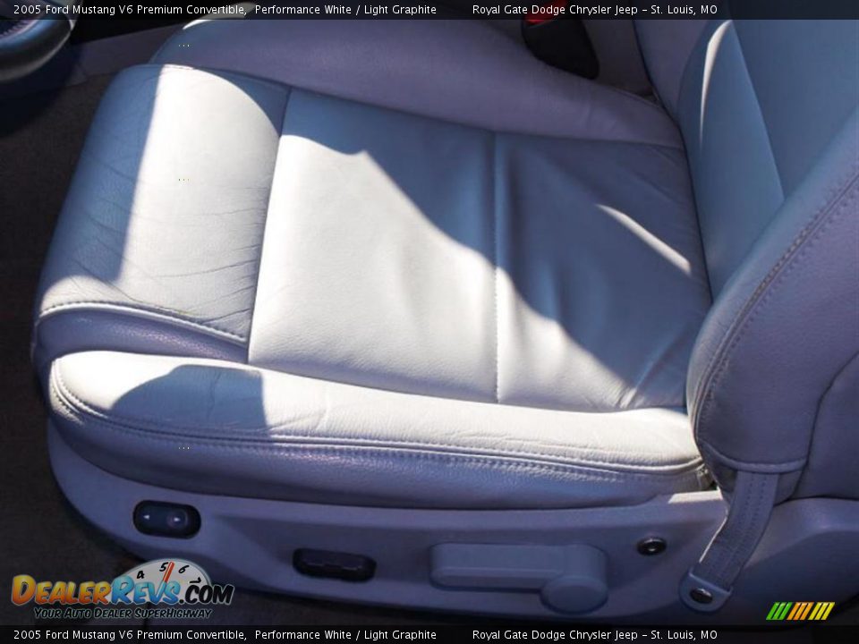 2005 Ford Mustang V6 Premium Convertible Performance White / Light Graphite Photo #16