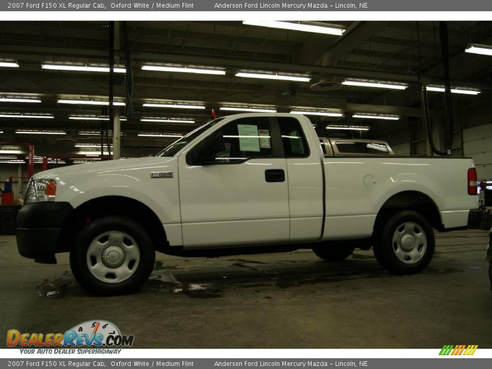2007 Ford F150 XL Regular Cab Oxford White / Medium Flint Photo #11