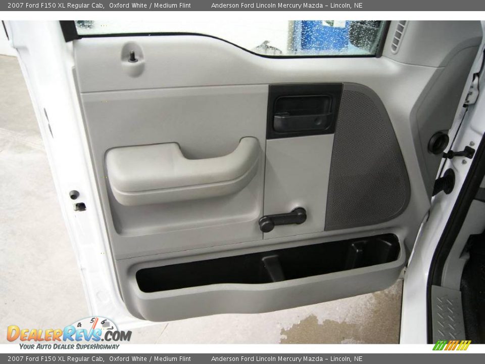 2007 Ford F150 XL Regular Cab Oxford White / Medium Flint Photo #12